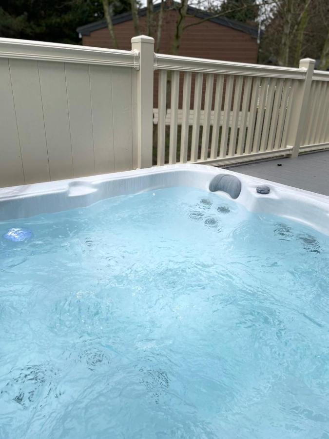 Happy Days Lodge With Hot Tub 约克 外观 照片